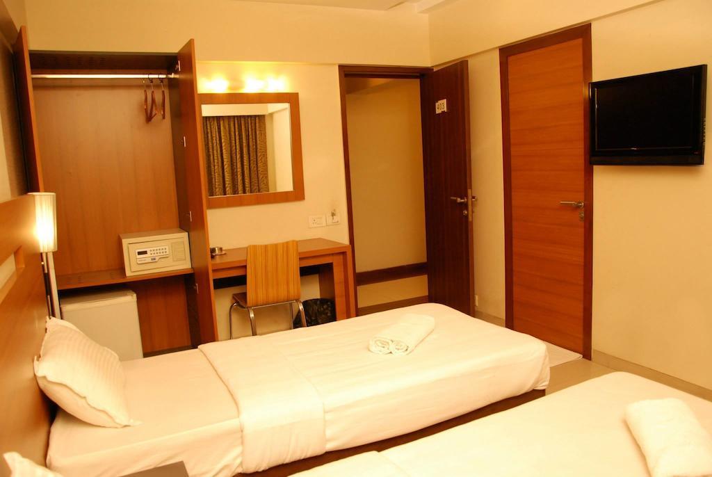Hotel Tanish Residency Navi Mumbai Oda fotoğraf